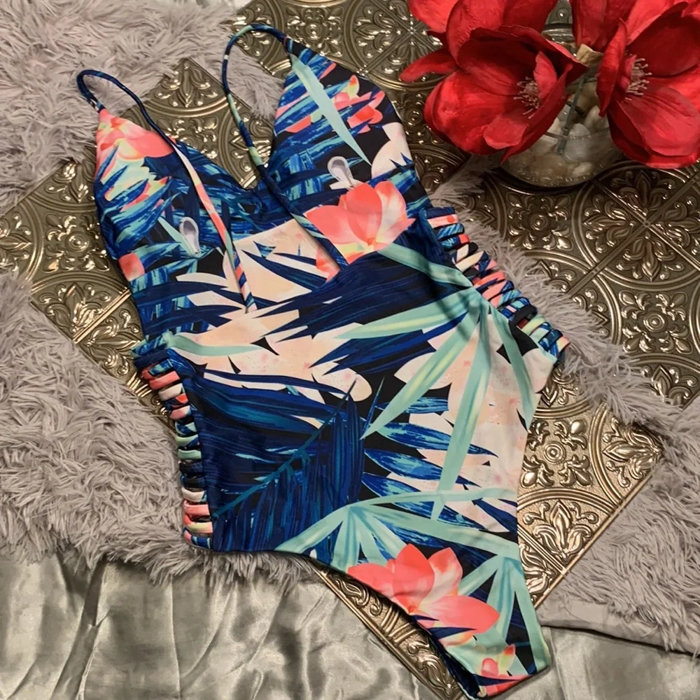 🌹Tropical Low Back Floral One-Piece Swimsuit - Picture 2 of 10
